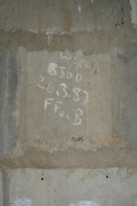Neuenkirchen, Insel Rügen. Graffiti auf einem Bunker.